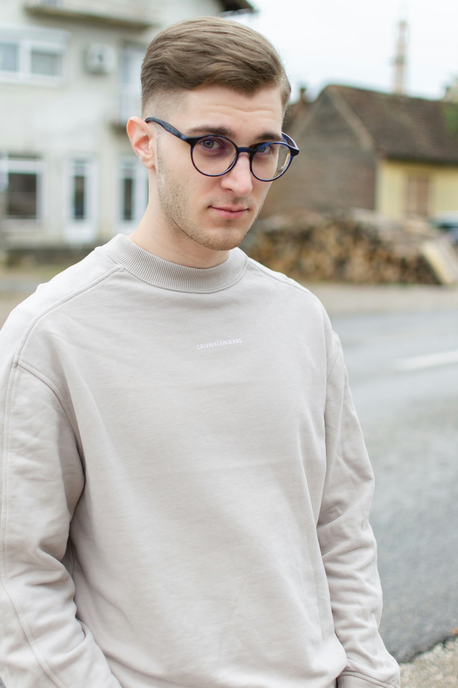 Sweatshirt